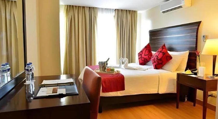 Bed in Lancaster Hotel Manila