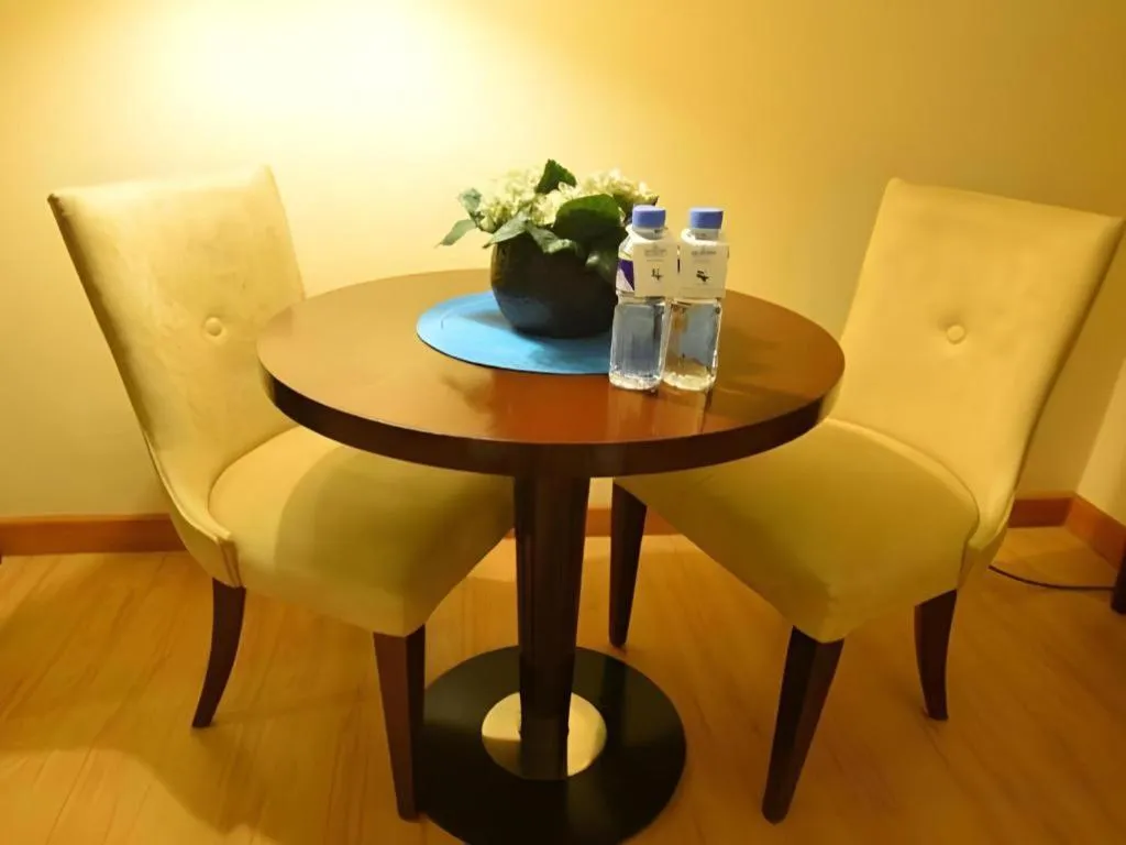 Lancaster Hotel Manila