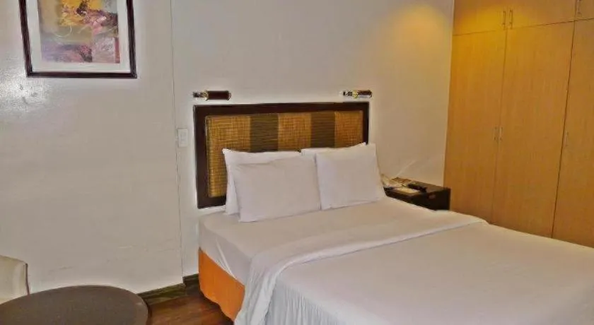 Bed in Baguio Burnham Suites Hotel