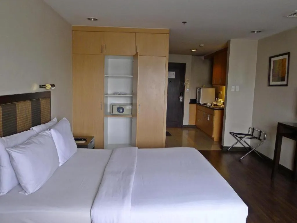 Bed in Baguio Burnham Suites Hotel