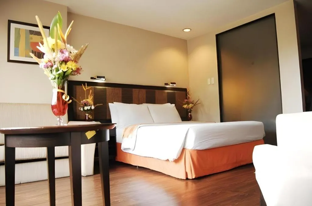 Bed in Baguio Burnham Suites Hotel