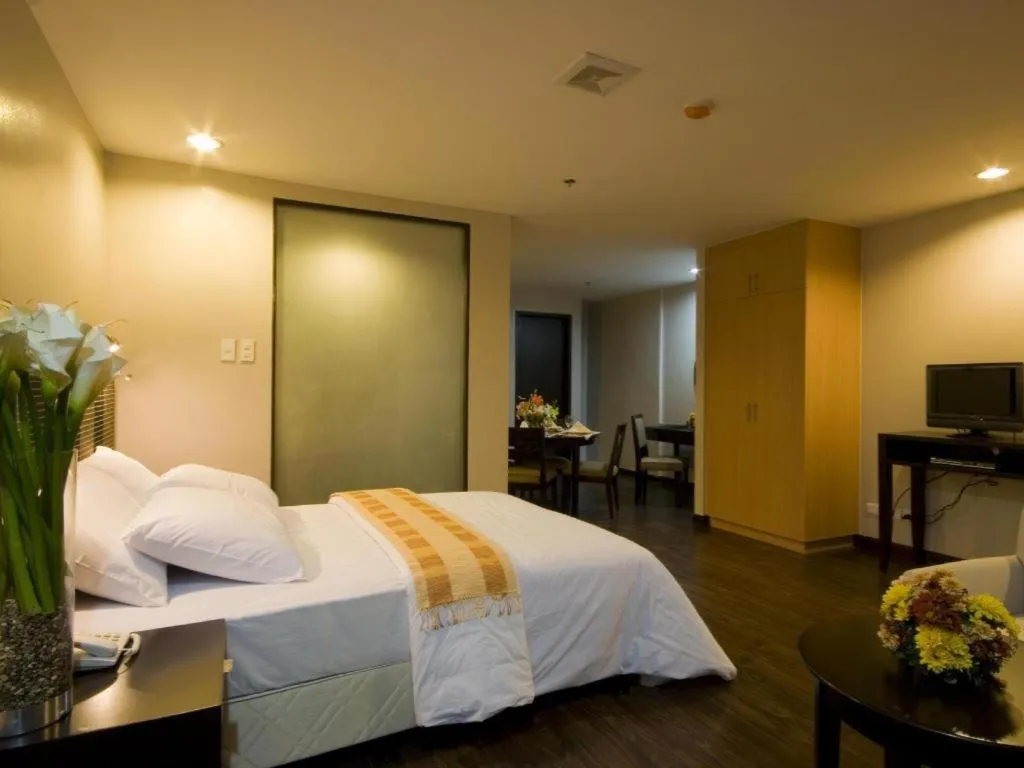 Bed in Baguio Burnham Suites Hotel