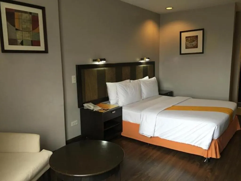 Bed in Baguio Burnham Suites Hotel