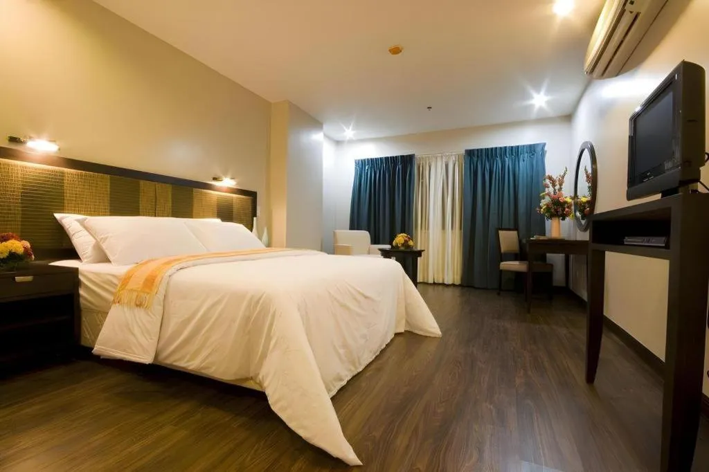 Bed in Baguio Burnham Suites Hotel