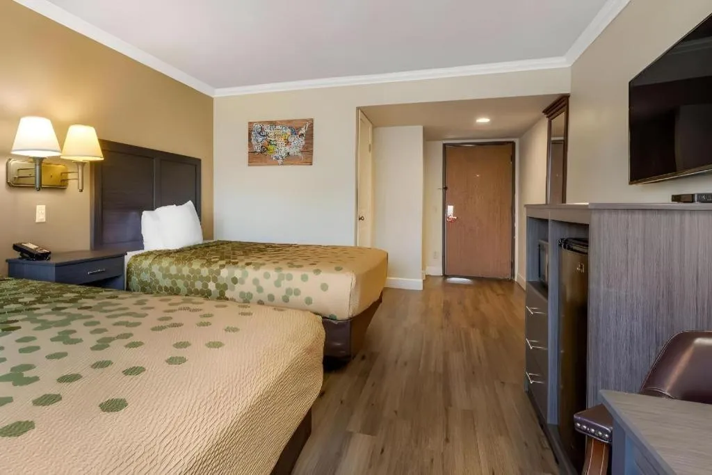 Bed in Econo Lodge Moreno Valley