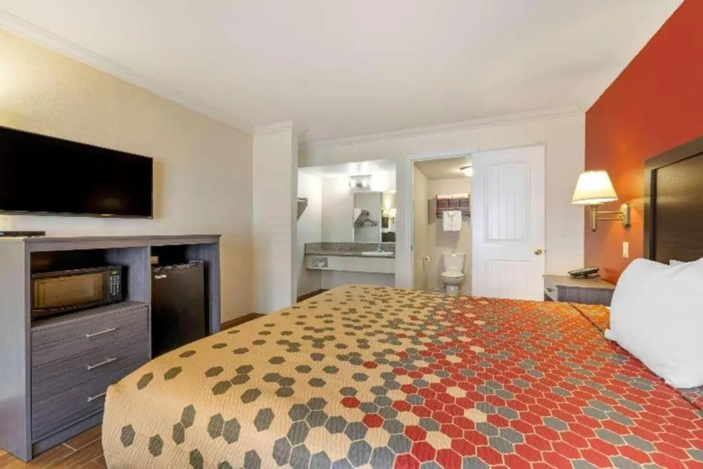 Bed in Econo Lodge Moreno Valley