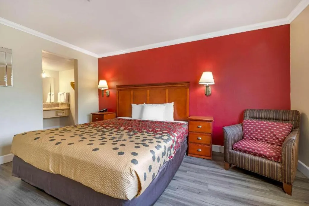 Bed in Econo Lodge Moreno Valley