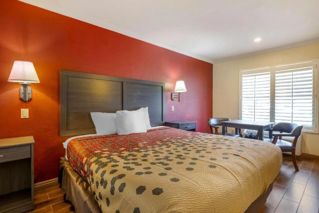Bed in Econo Lodge Moreno Valley