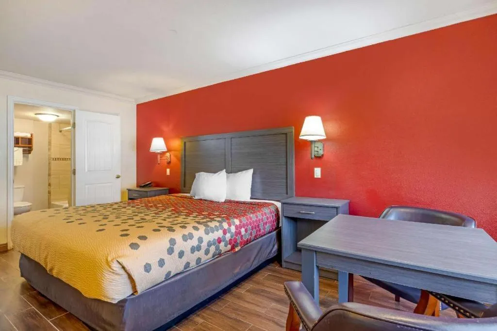 Bed in Econo Lodge Moreno Valley