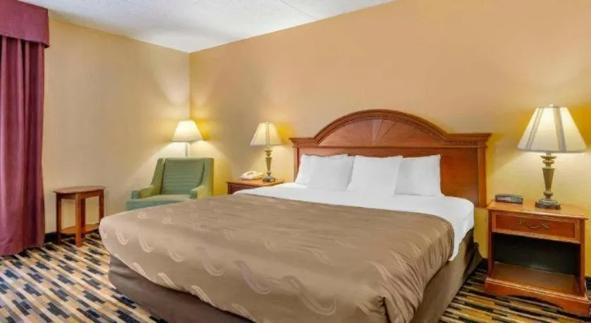 Bed in Quality Inn near Martinsville Speedway