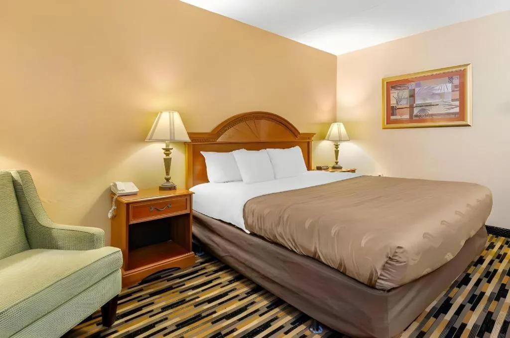 Bed in Quality Inn near Martinsville Speedway
