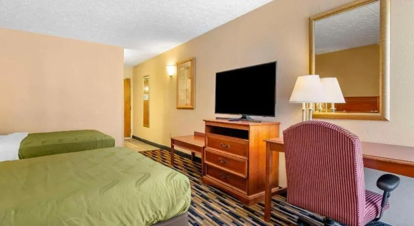 Bed in Quality Inn near Martinsville Speedway