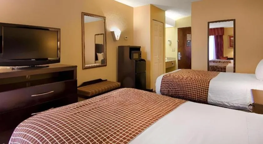 Bed in Surestay Plus Hotel Tarboro