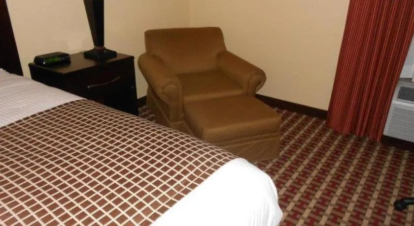 Bed in Surestay Plus Hotel Tarboro