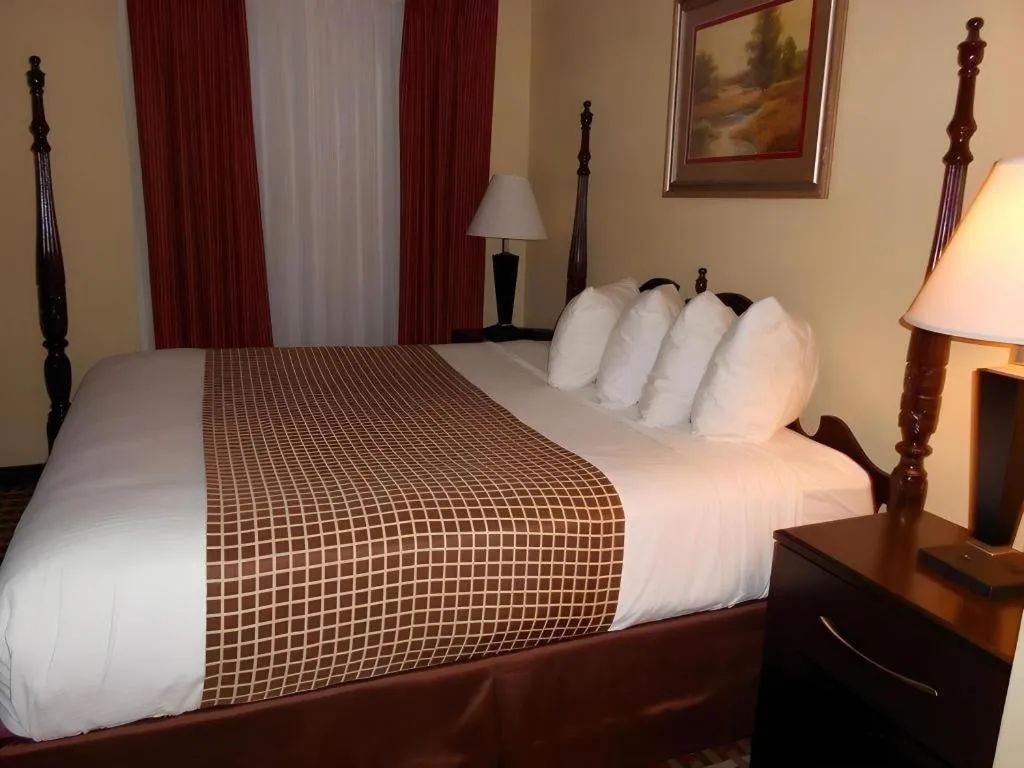 Bed in Surestay Plus Hotel Tarboro
