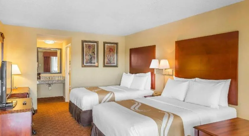 Bed in Quality Inn Calera I-65 exit 231