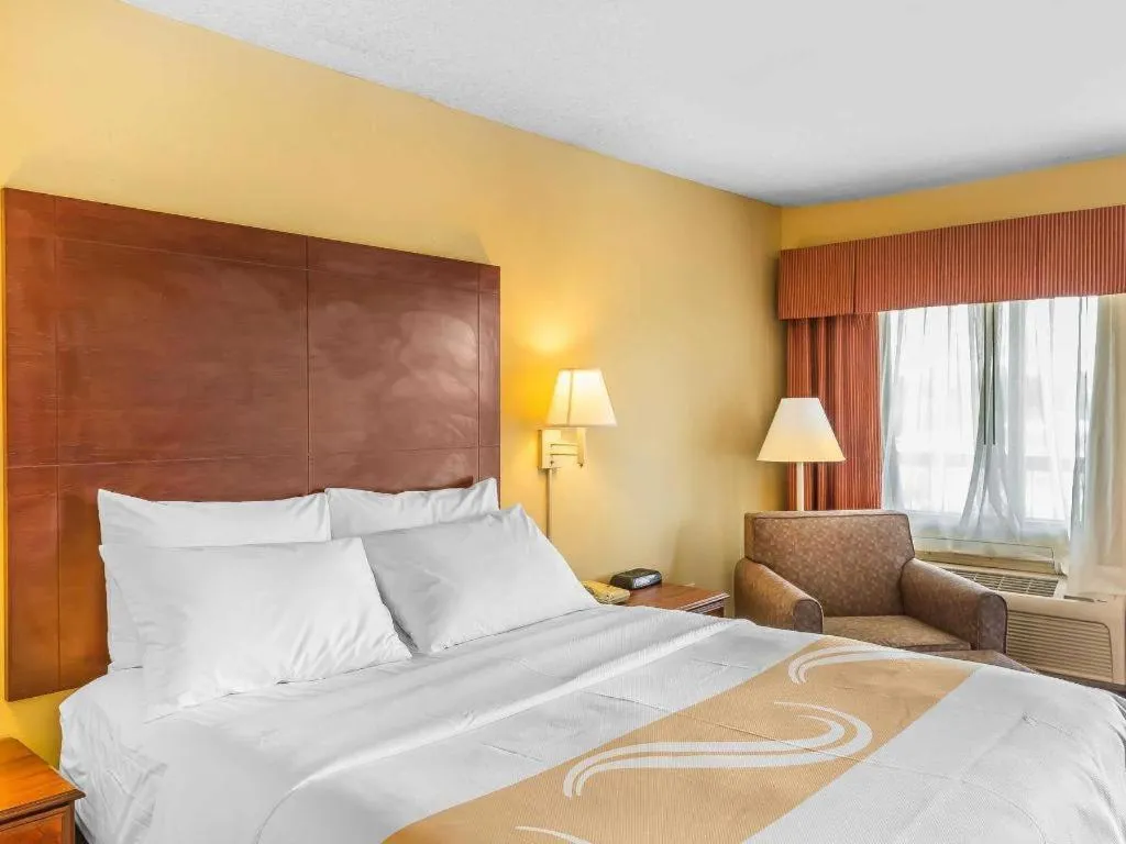 Bed in Quality Inn Calera I-65 exit 231