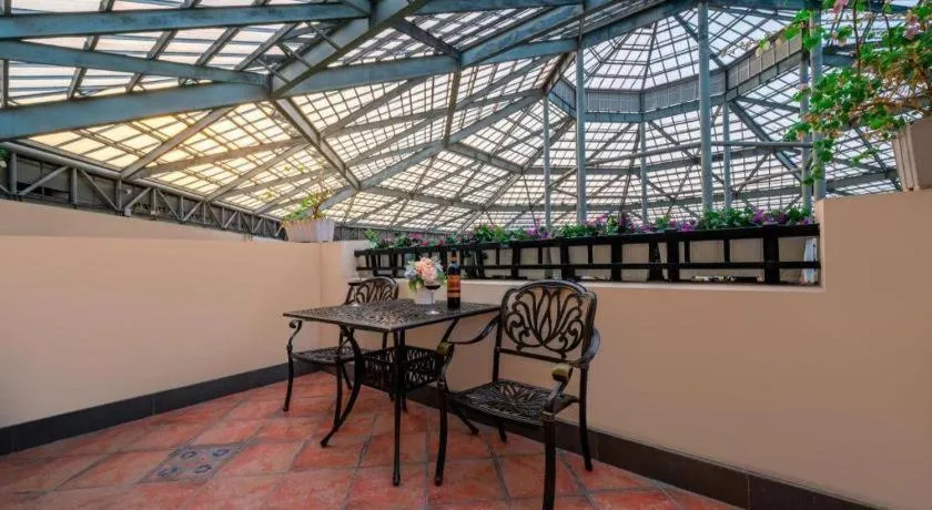 Hangzhou The First World Hotel