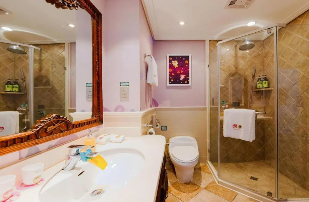 Hangzhou The First World Hotel