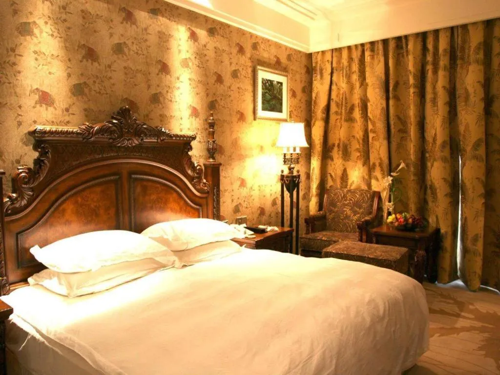 Bed in Hangzhou The First World Hotel