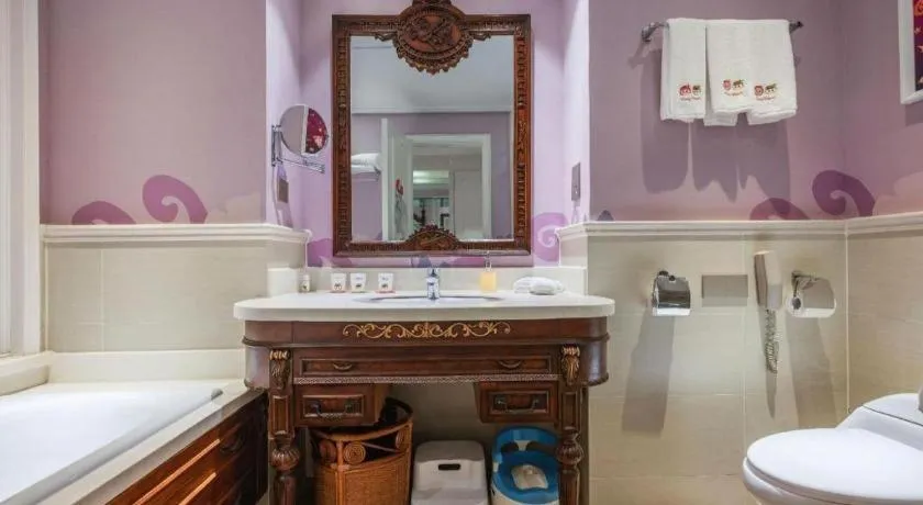 Hangzhou The First World Hotel