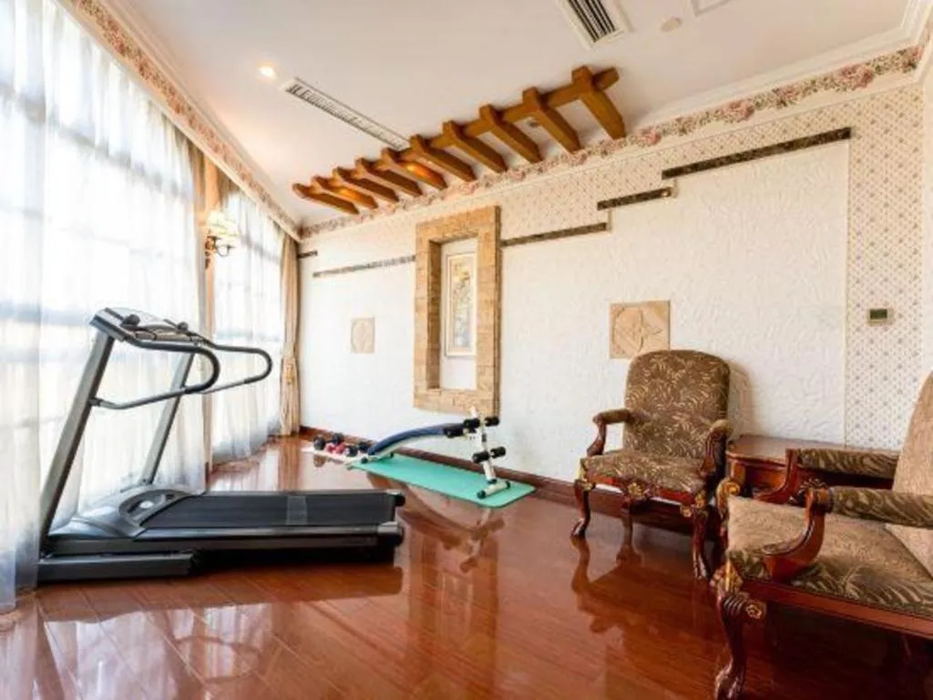 Hangzhou The First World Hotel