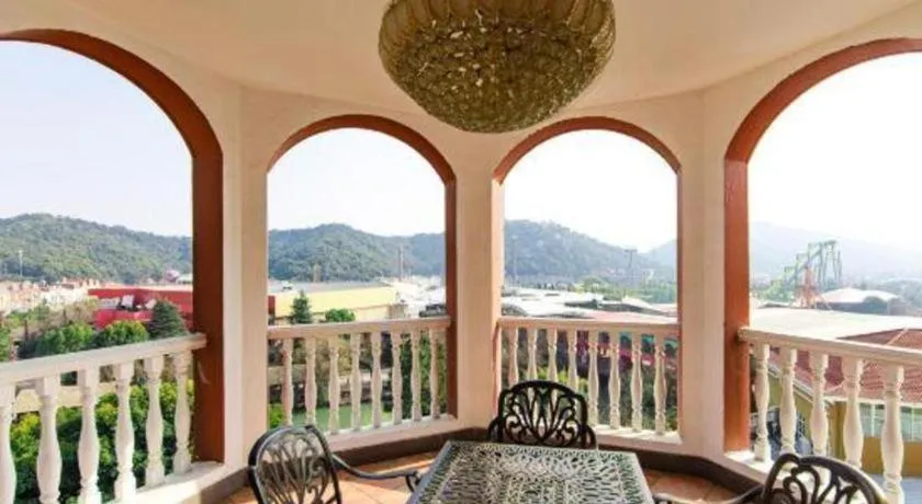 Hangzhou The First World Hotel