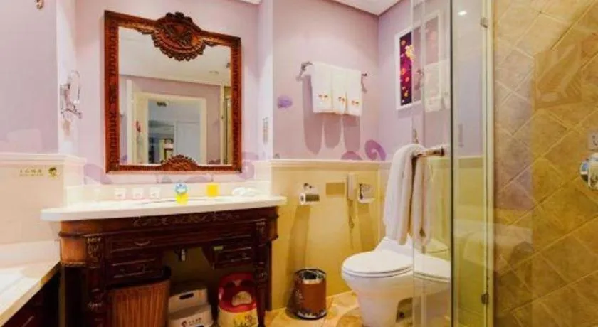 Hangzhou The First World Hotel