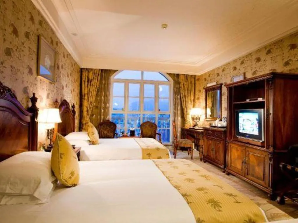 Bed in Hangzhou The First World Hotel