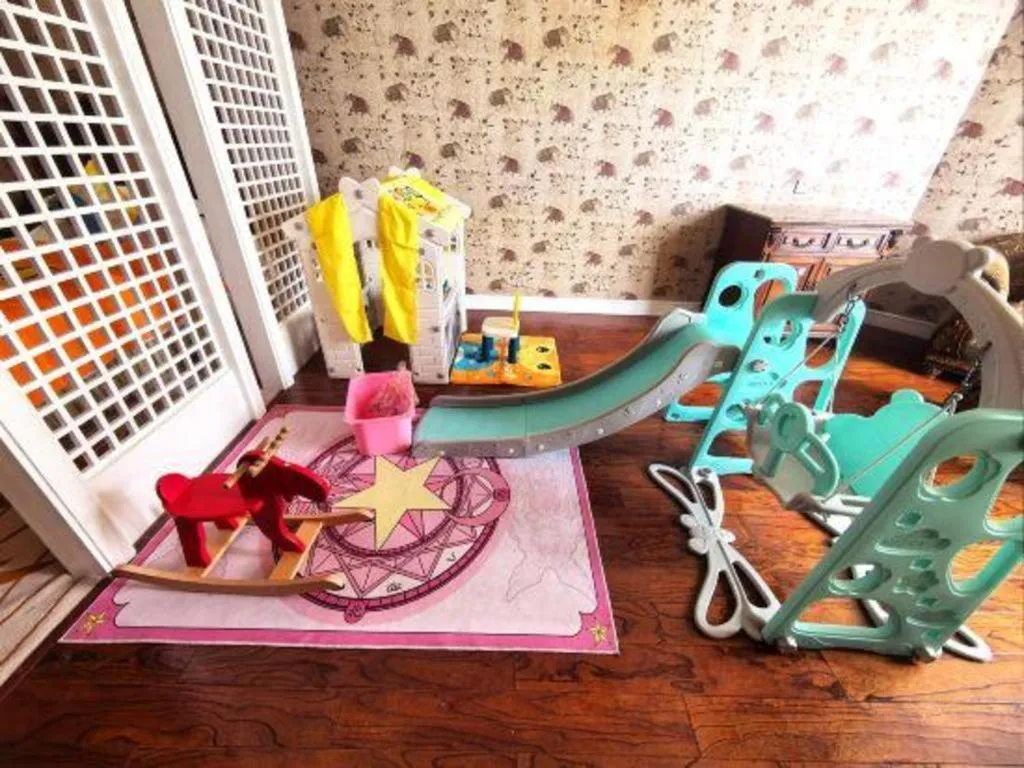 Hangzhou The First World Hotel