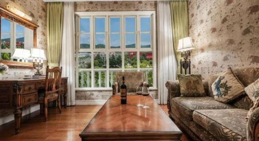 Hangzhou The First World Hotel