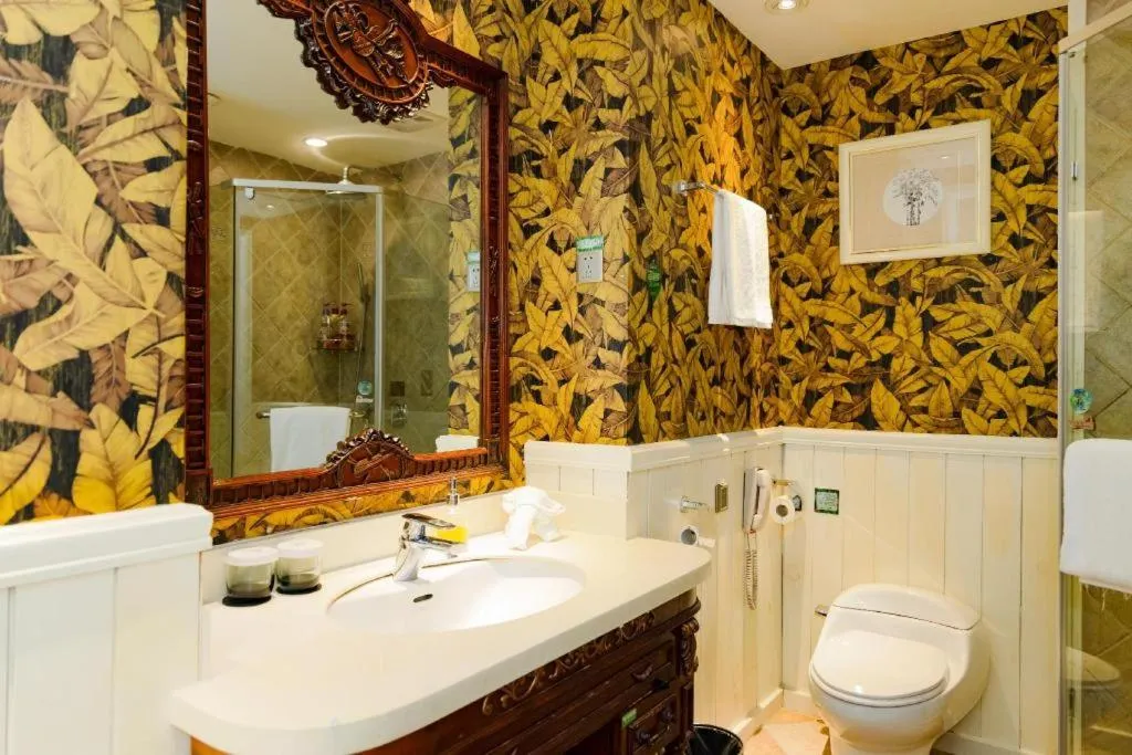 Hangzhou The First World Hotel