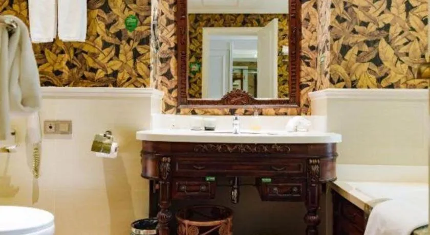 Hangzhou The First World Hotel