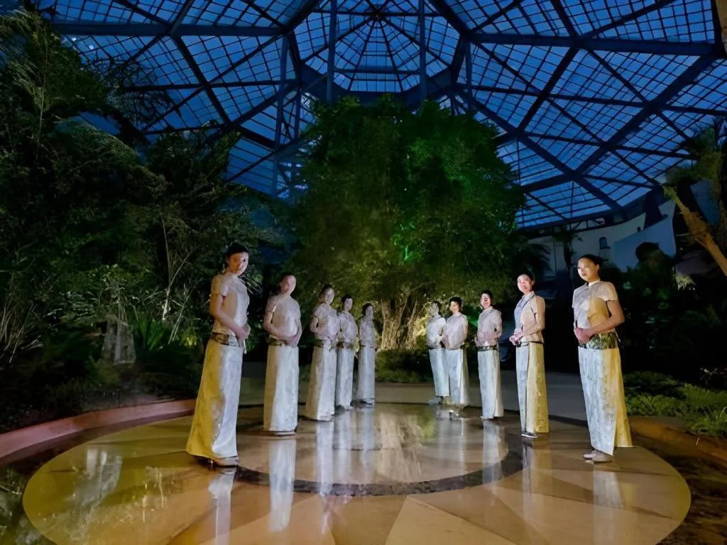 Hangzhou The First World Hotel