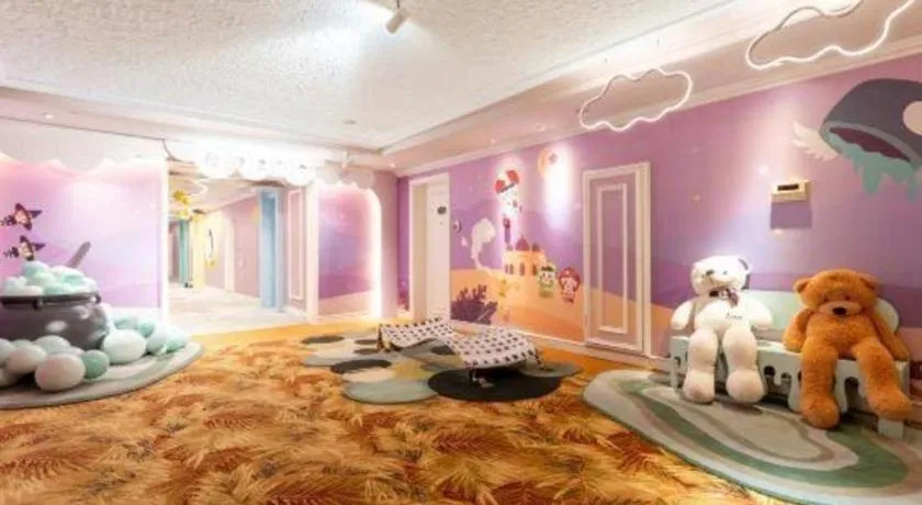 Hangzhou The First World Hotel