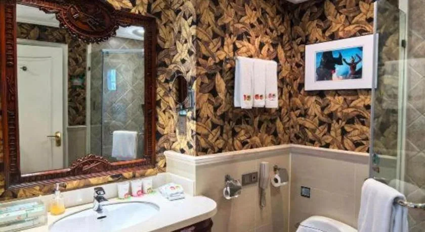 Hangzhou The First World Hotel