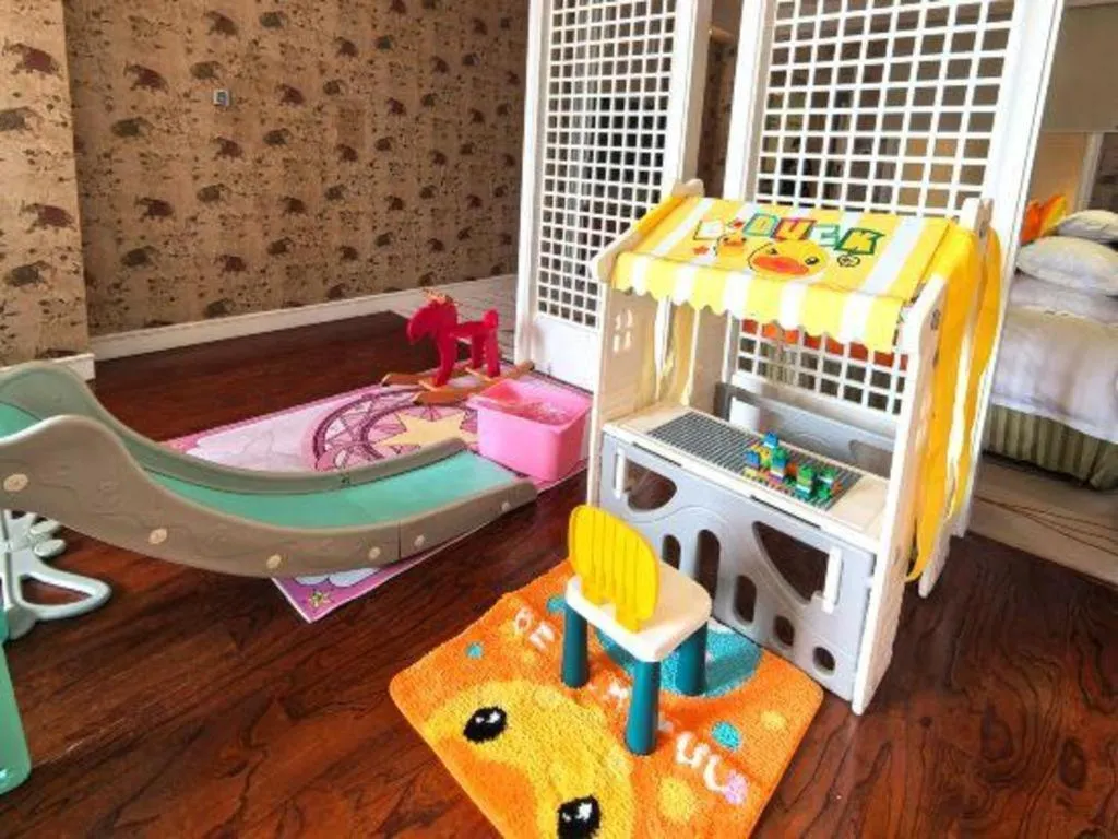 Hangzhou The First World Hotel