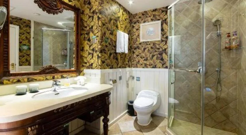 Hangzhou The First World Hotel