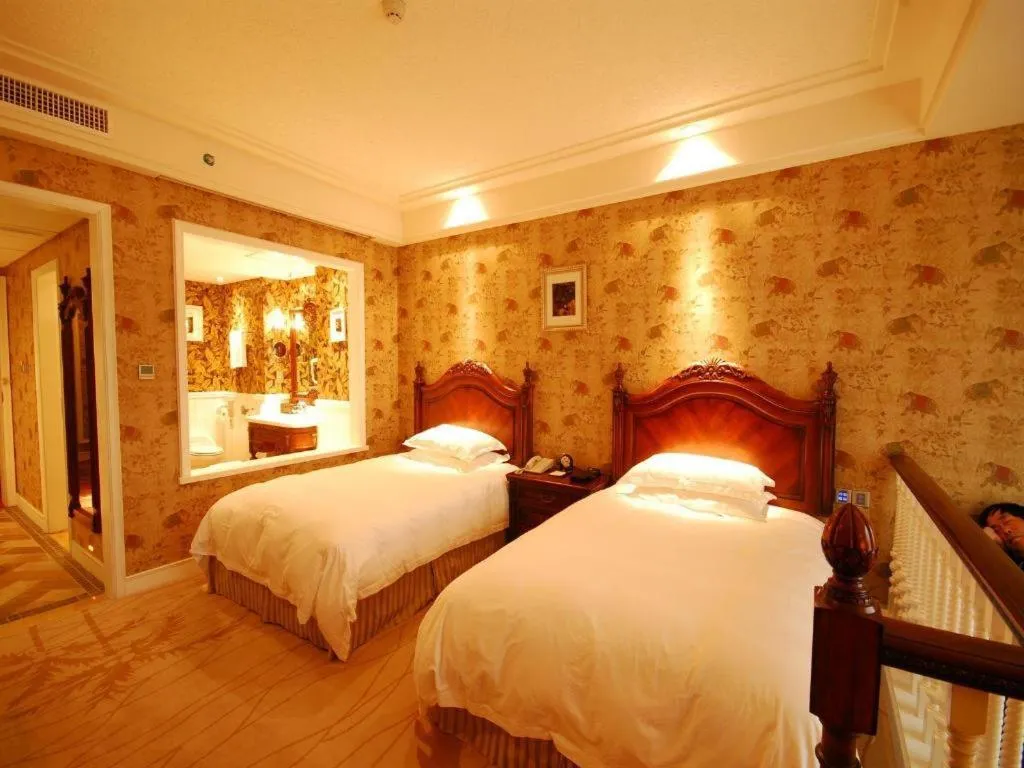 Bed in Hangzhou The First World Hotel