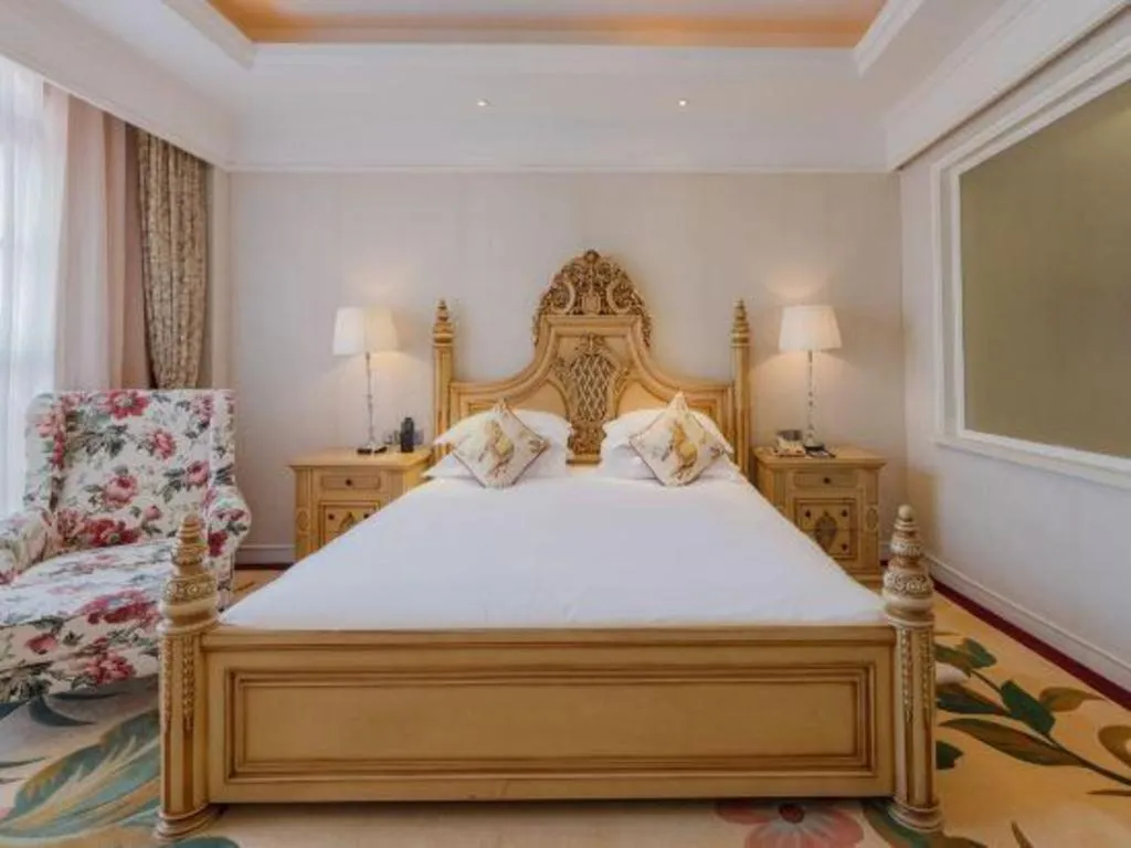 Bed in Hangzhou The First World Hotel