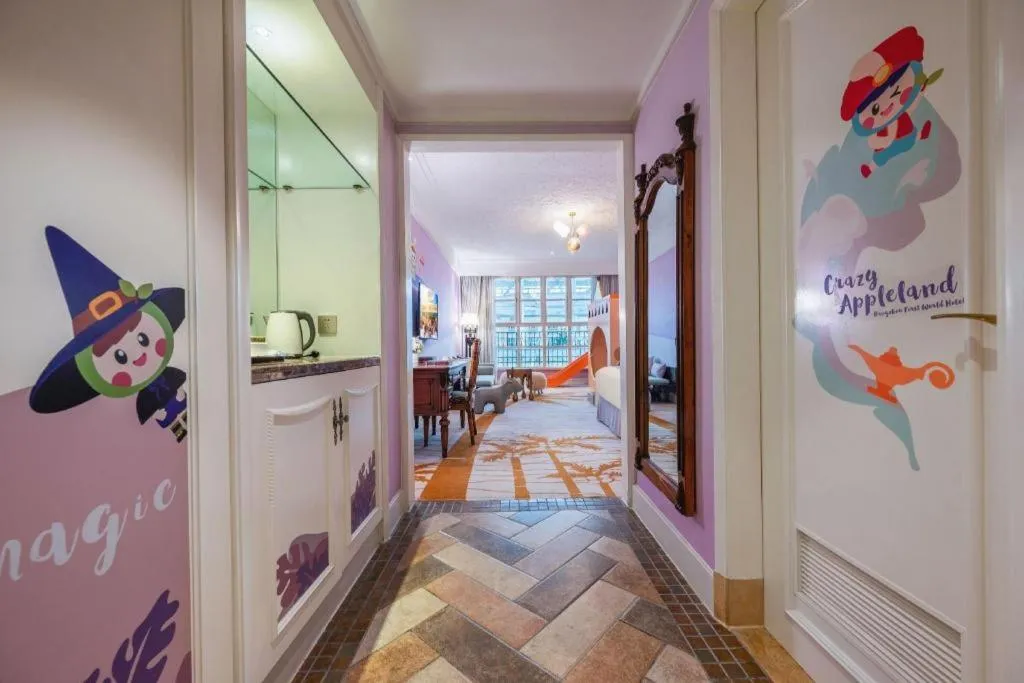 Hangzhou The First World Hotel