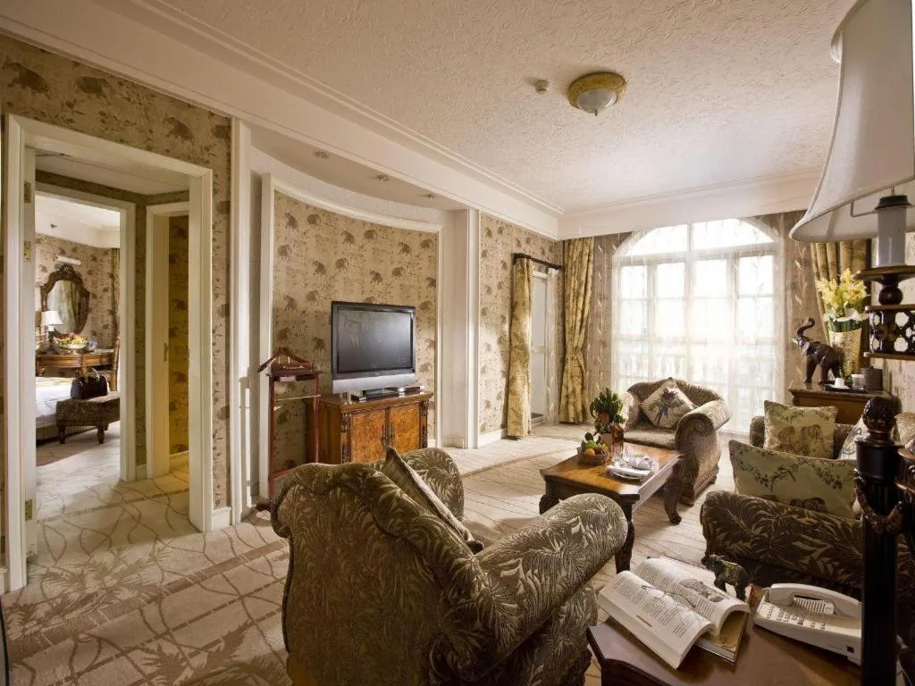 Hangzhou The First World Hotel