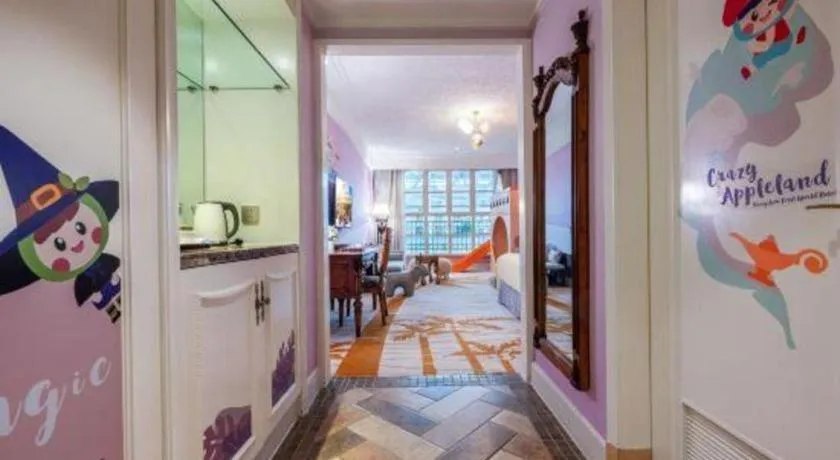 Hangzhou The First World Hotel