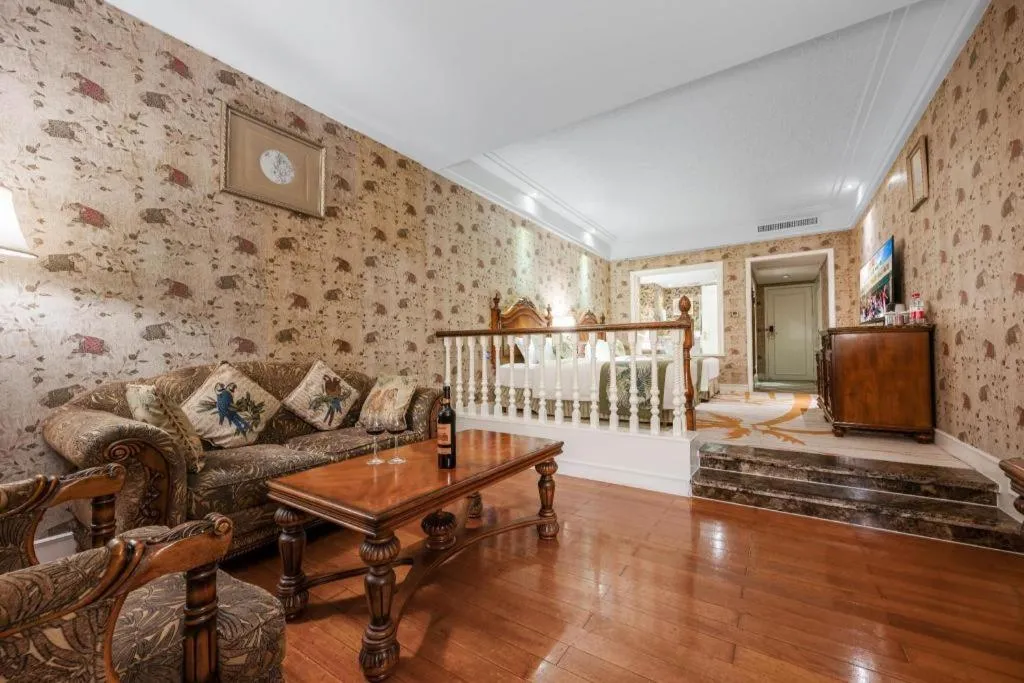 Hangzhou The First World Hotel