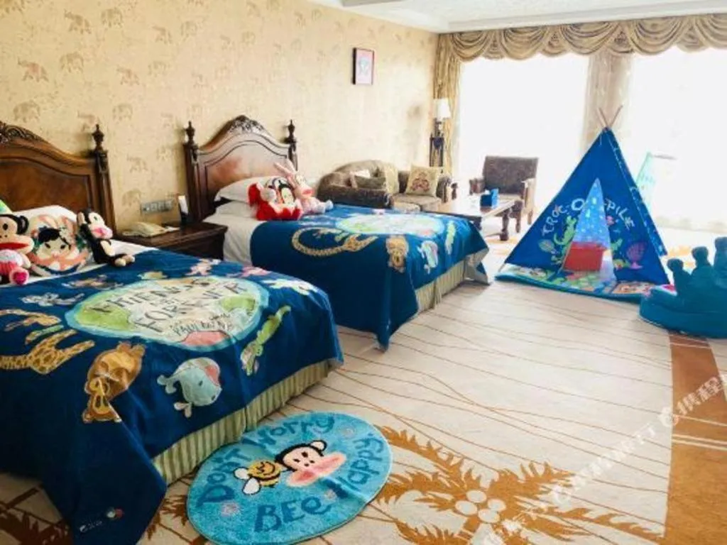 Bed in Hangzhou The First World Hotel