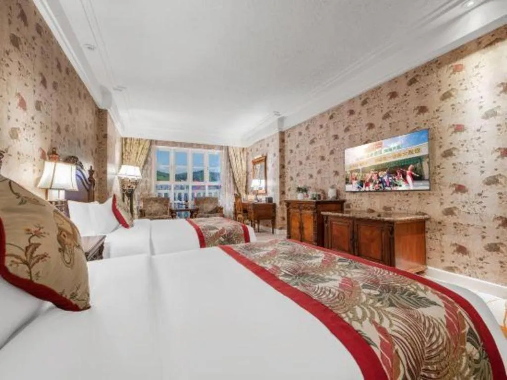 Bed in Hangzhou The First World Hotel