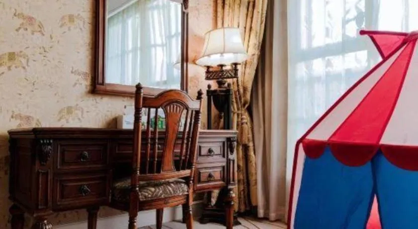 Hangzhou The First World Hotel