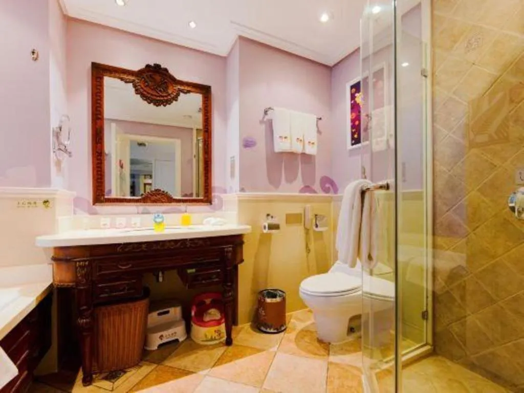 Hangzhou The First World Hotel