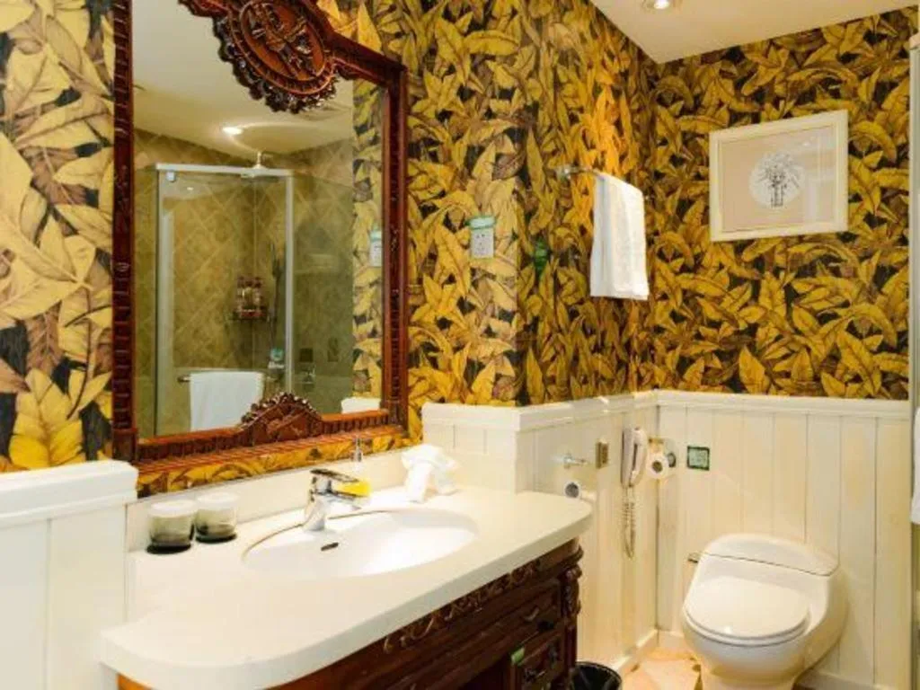 Hangzhou The First World Hotel