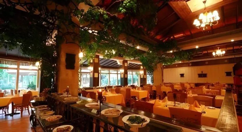 Hangzhou The First World Hotel